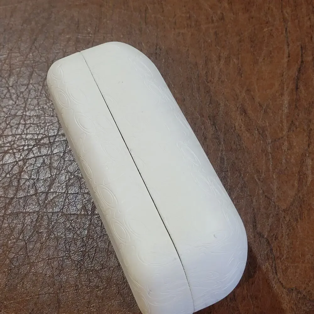 Oakley Logo Signature O Hard Clam Shell Sunglasses Large Case White 1224